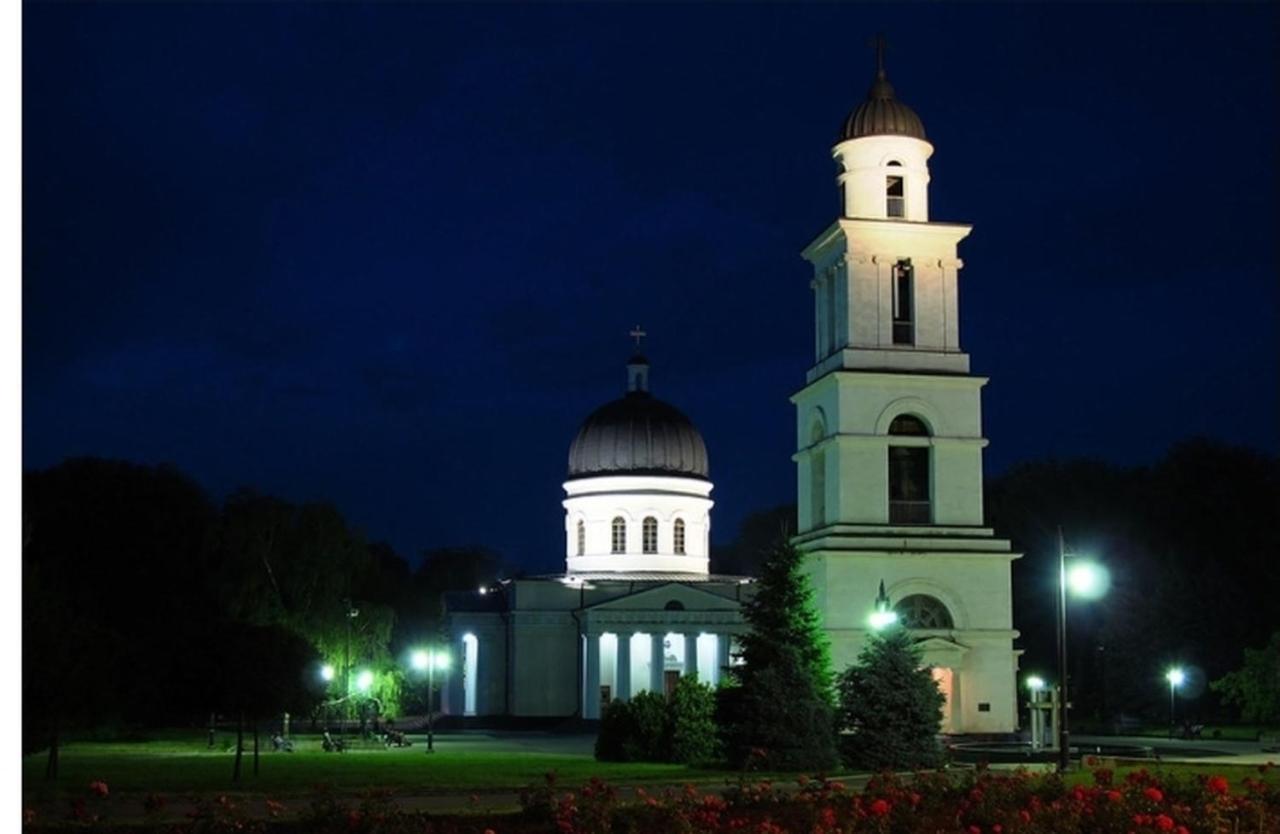 Ultracentral Armeneasca Street Chisinau Exterior photo