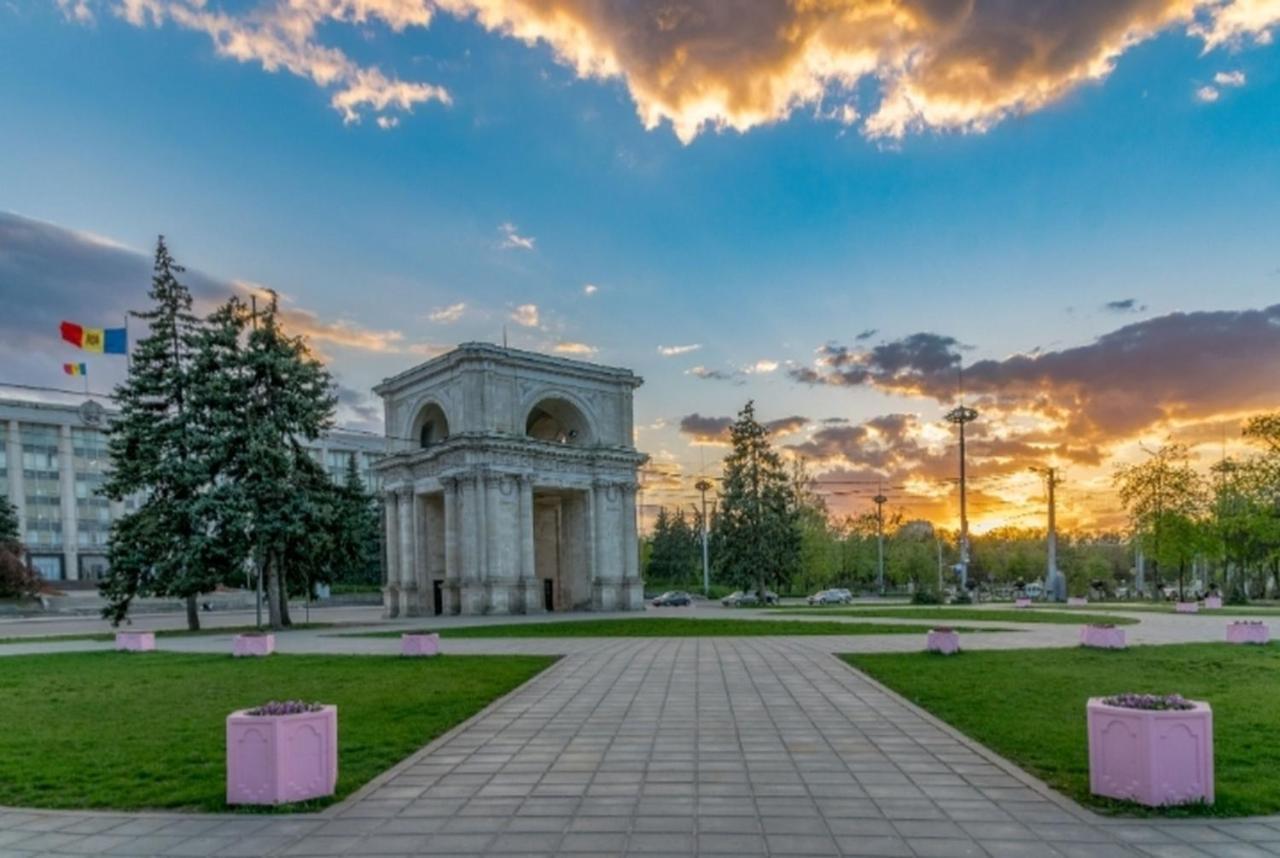 Ultracentral Armeneasca Street Chisinau Exterior photo